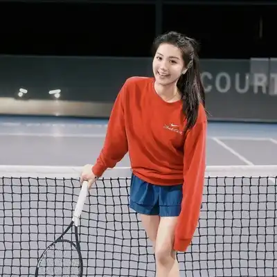 龙娜凡